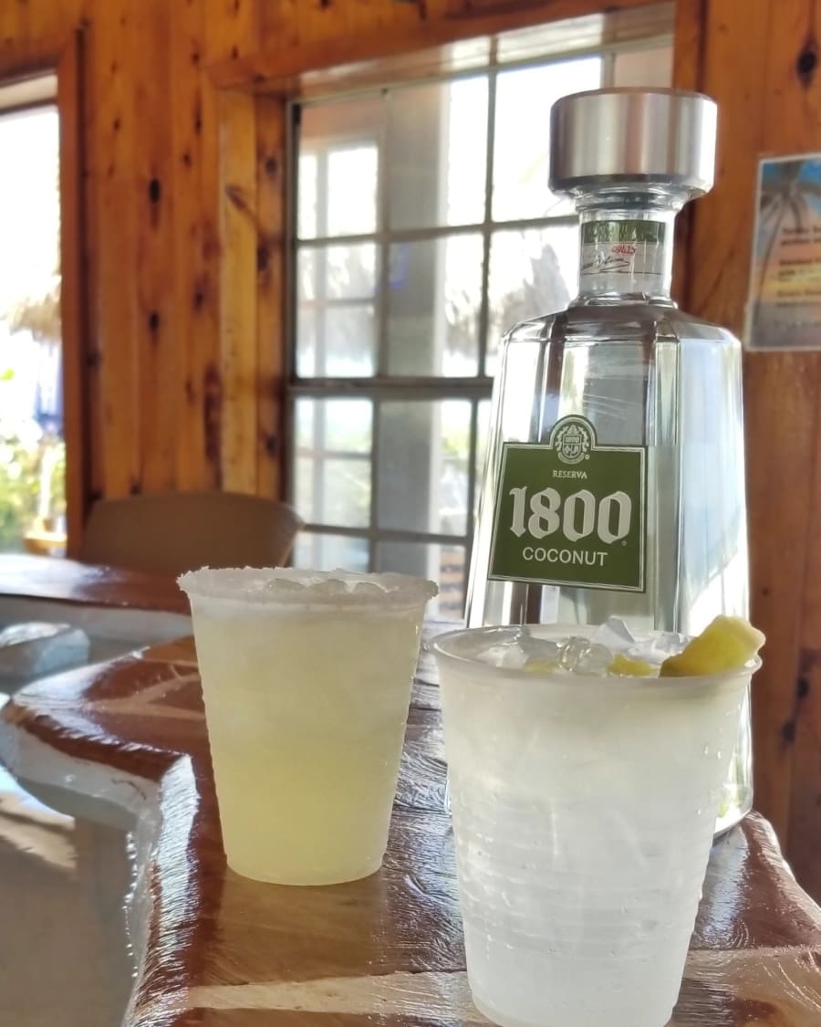 Undertow Beach Bar – photo 2
